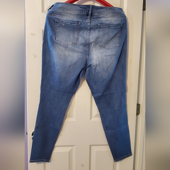 Torrid Distressed High Rise Skinny Jegging - Picture 6 of 7